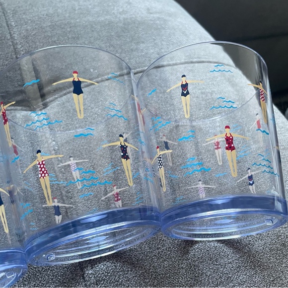 Set of 4 plastic swimmer print cups - Picture 2 of 4